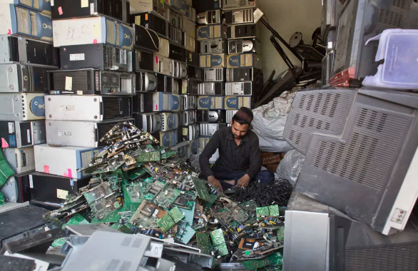 Sampah Elektronik Berbahaya Sekaligus Harta Karun
