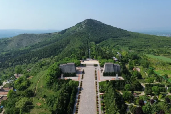 Makam Kuno Berbentuk Piramida di China Jejak Megah Peradaban Kekaisaran Makam Kuno Berbentuk Piramida di China Jejak Megah Peradaban Kekaisaran