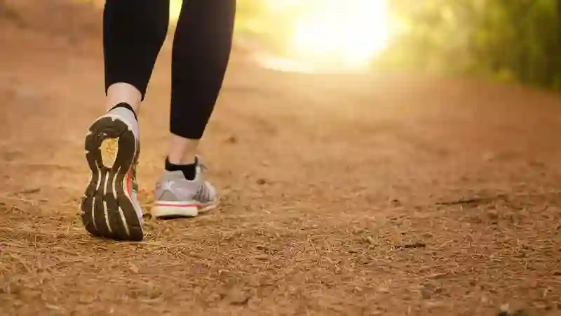 Jalan Kaki Setiap Pagi Membawa Manfaat Bagi Tubuh - Banyak orang berpikiran kalau melindungi kesehatan badan