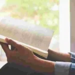 Membaca Buku Inspiratif Menambah Semangat Kerja - Tiap orang tentu sempat hadapi hari di mana antusias kegiatan menyusut.