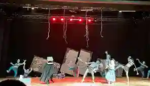 Menonton Pertunjukan Teater Memberikan Hiburan Unik Dan Menarik - Hiburan mempunyai banyak wujud, mulai dari nada