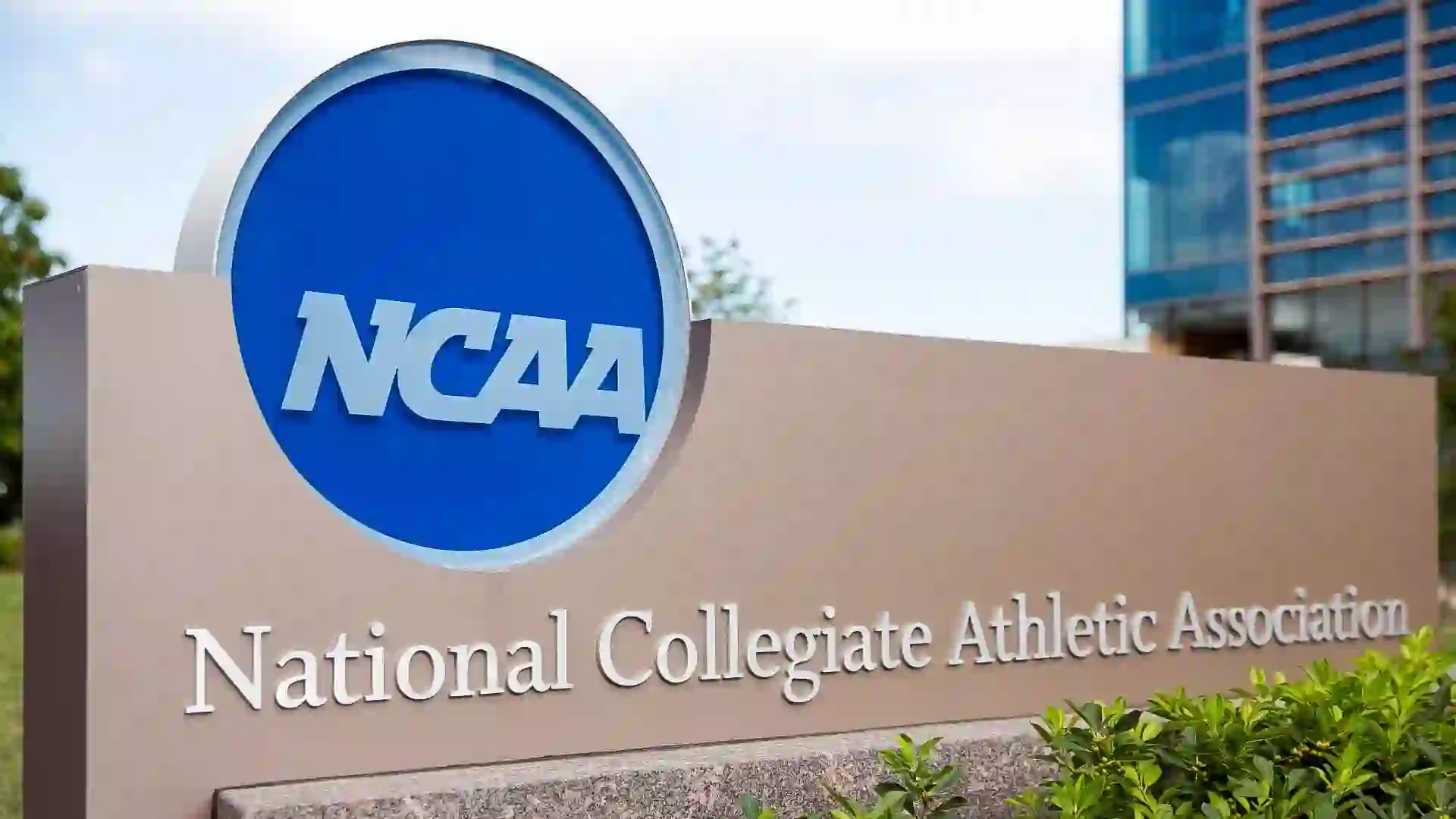 Atlet dan staf perguruan tinggi diizinkan bertaruh pada olahraga profesional berdasarkan aturan NCAA yang baru