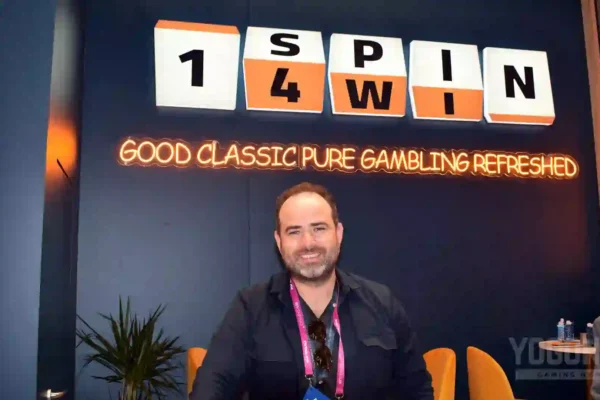 1spin4win: "Perpaduan antara desain yang cerdas, penceritaan yang berani, dan kemauan untuk mendobrak batasan adalah yang mendorong setiap rilis baru."